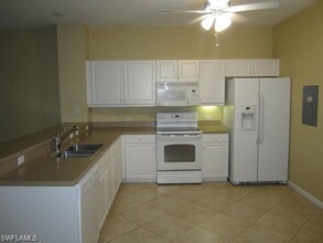 10037 Heather Ln-Unit -4-401 in Naples, FL - Foto de edificio - Building Photo