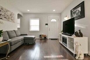 132 35th St NE in Washington, DC - Building Photo