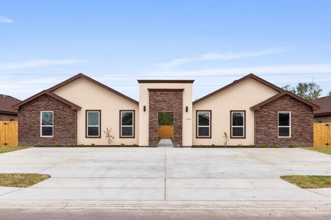 3805 Valeria St-Unit -4 in Edinburg, TX - Building Photo - Building Photo