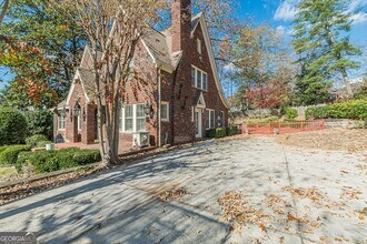 1957 Walker Ave in Atlanta, GA - Foto de edificio - Building Photo
