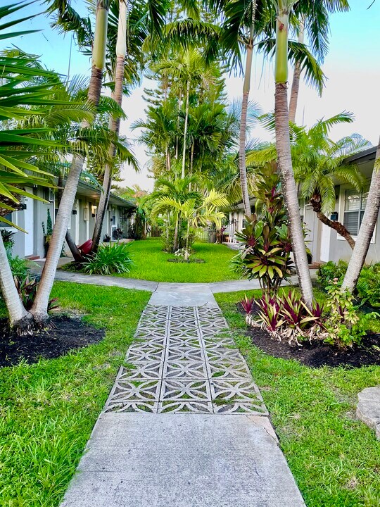 108 NW 2nd Ave in Hallandale Beach, FL - Building Photo
