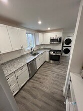 30 Grove St in Branford, CT - Building Photo - Building Photo