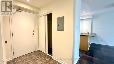 128 Aspen Springs Dr in Bowmanville, ON - Building Photo - Building Photo