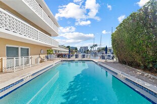 3220 Bayview Dr in Fort Lauderdale, FL - Building Photo