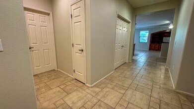 2423 Taragato Ave in Henderson, NV - Building Photo - Building Photo