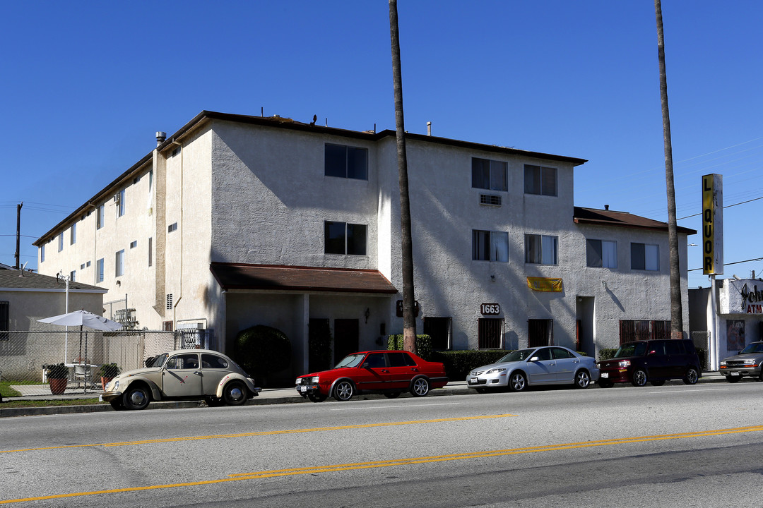 Avalon Villa Apartments in Wilmington, CA - Building Photo