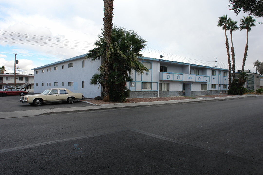 Americana Apartments in Las Vegas, NV - Foto de edificio