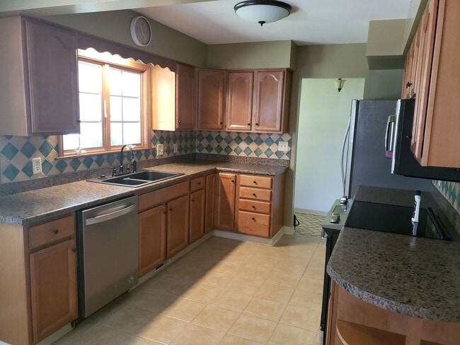 1634 N Bonny Bruce Dr in Stevensville, MI - Building Photo - Building Photo