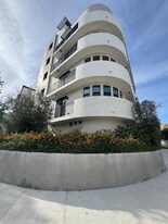 4383 N Sepulveda Blvd, Unit 201 in Sherman Oaks, CA - Building Photo