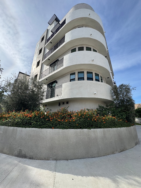 4383 N Sepulveda Blvd