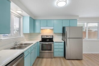 761 N Cloverleaf Loop in Springfield, OR - Building Photo - Building Photo