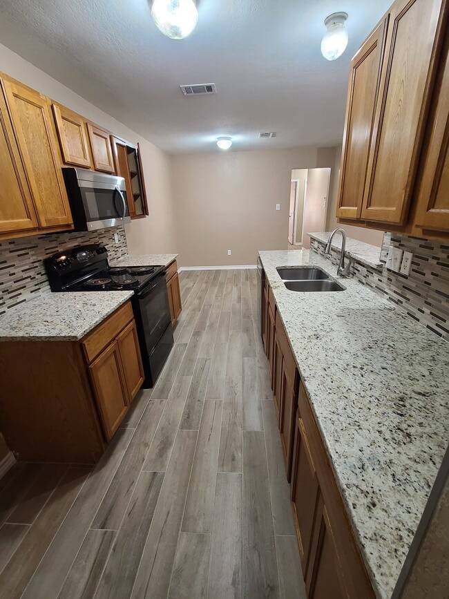 8015 Julie Ave in Fort Worth, TX - Building Photo - Building Photo