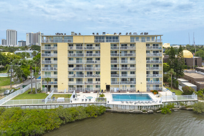 Halifax Villas in Daytona Beach, FL - Building Photo - Building Photo