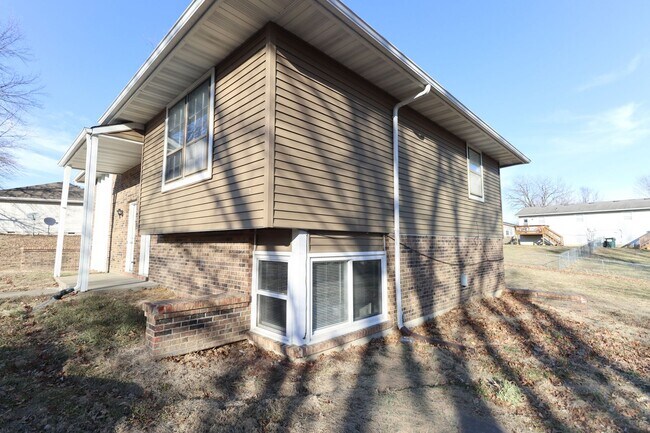 1304 Essex Ct in Columbia, MO - Building Photo - Building Photo