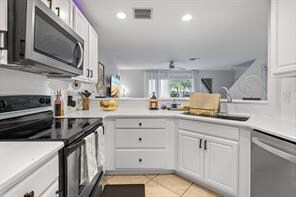 5903 Royal Way in Tamarac, FL - Building Photo - Building Photo