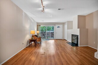 3944 Woodhue Pl in Alexandria, VA - Building Photo - Building Photo