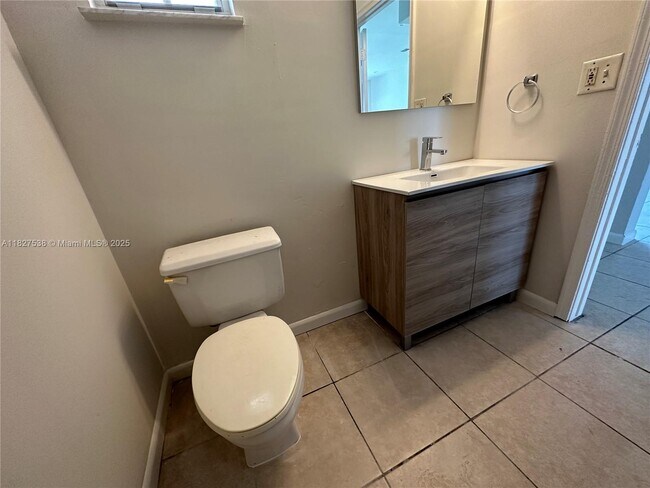 11810 NE 19th Dr in North Miami, FL - Building Photo - Building Photo