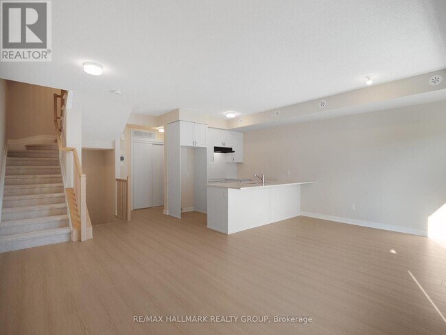 420 Mishi Private in Ottawa, ON - Building Photo - Building Photo