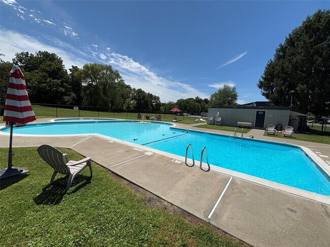 20 White Gate Rd in Wappingers Falls, NY - Building Photo - Building Photo