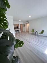 290 Sunrise Dr, Unit 1-H in Key Biscayne, FL - Building Photo - Building Photo