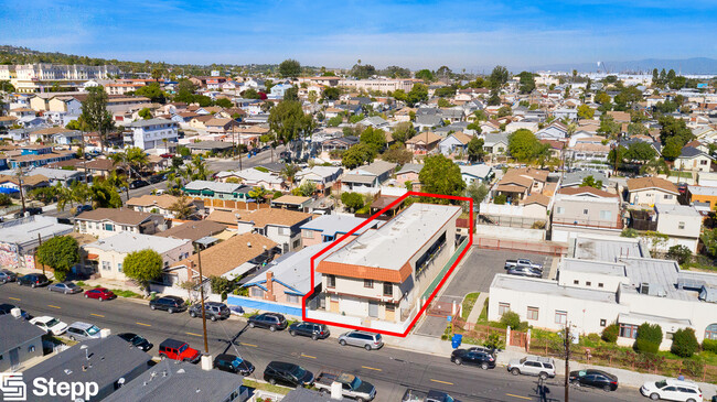 560 W 4th St in San Pedro, CA - Building Photo - Building Photo