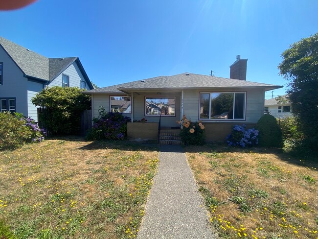 2575 Sheridan Ave in North Bend, OR - Building Photo - Building Photo