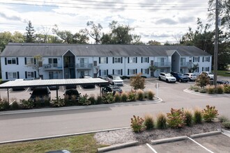 Greyberry Park Apartments in Waterford, MI - Building Photo - Building Photo