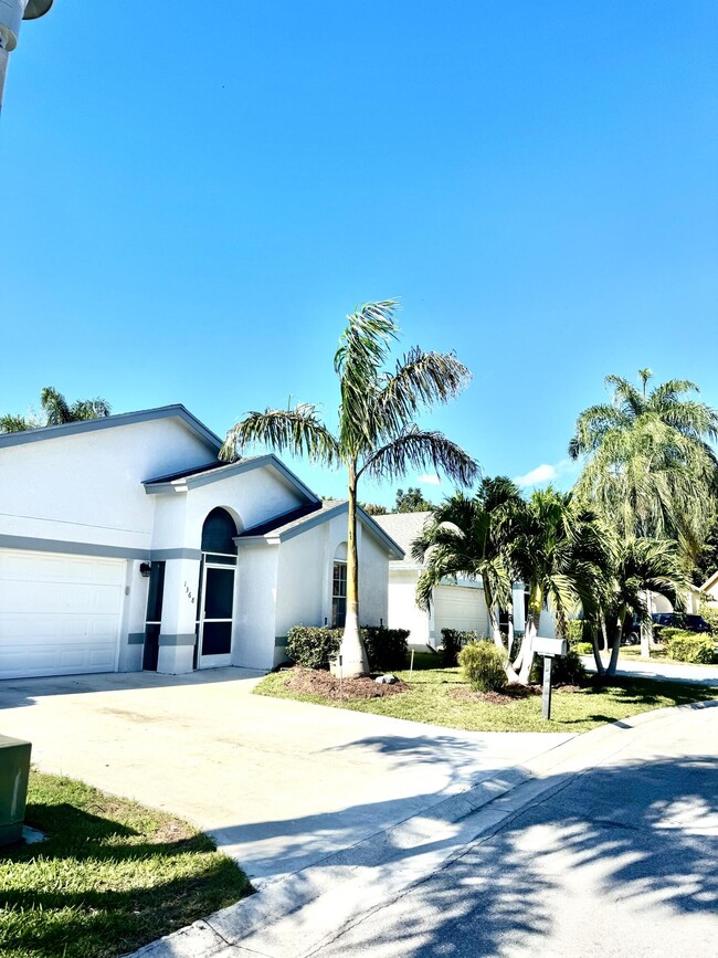 1368 Waterway Cove Dr in Wellington, FL - Building Photo - Building Photo