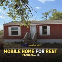 1819 Country Rd in Pearsall, TX - Building Photo