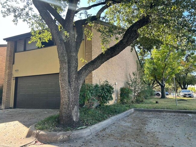 property at 1817 Pueblo Pl