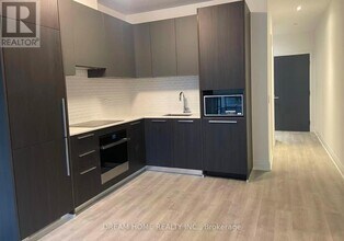 65 Broadway Ave in Toronto, ON - Building Photo - Building Photo