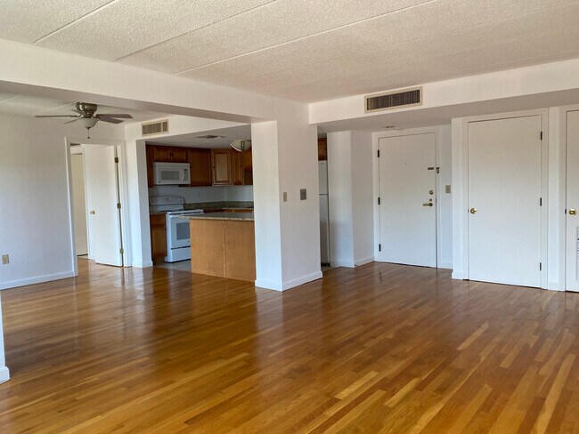 85 Brainerd Rd, Unit 404