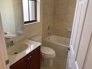 11924 SW 155th Ct-Unit -4 bedrooms in Miami, FL - Building Photo - Building Photo