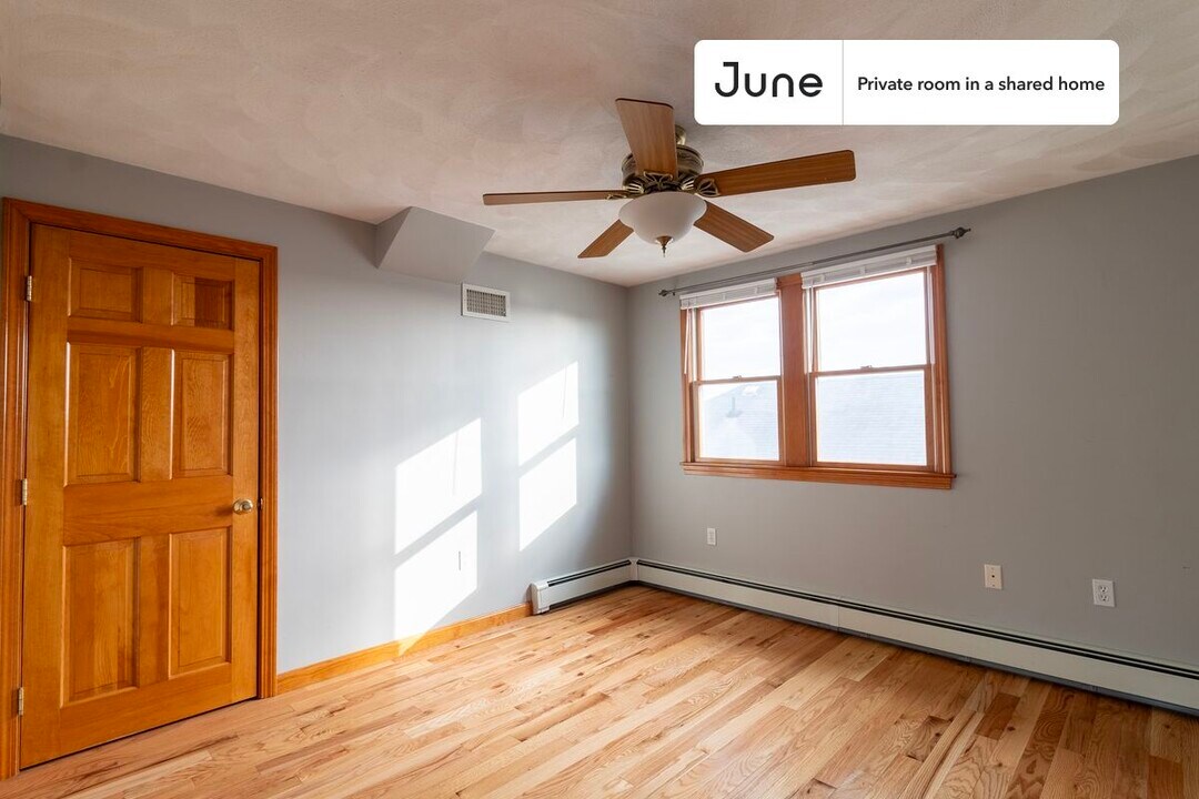 Private bedroom in 5 bed/2 bath Home in Boston, MA - Building Photo