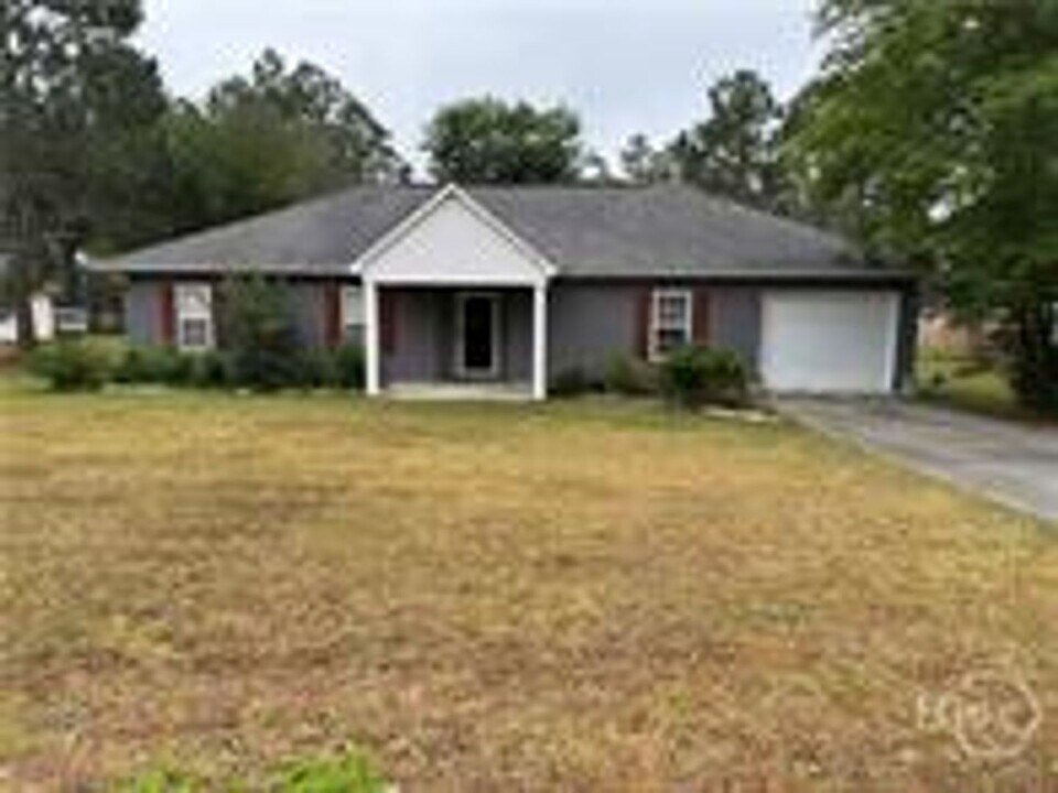 2071 Pinemount Blvd in Statesboro, GA - Building Photo