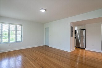 2425 Flamingo Pl in Miami Beach, FL - Building Photo - Building Photo