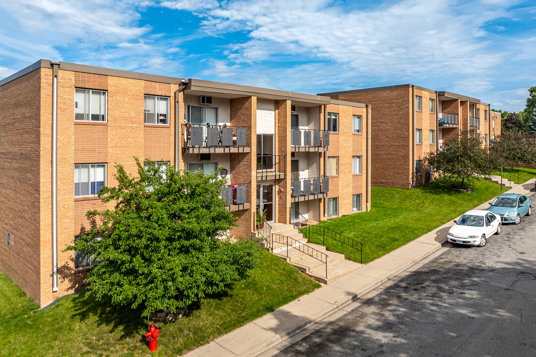 Rose Hill in Lauderdale, MN - Building Photo