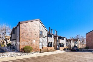 11971 E Harvard Ave in Aurora, CO - Building Photo