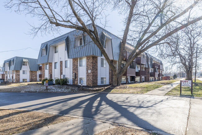 Ruby on the Creek Apartments in Fayetteville, AR - Building Photo - Building Photo