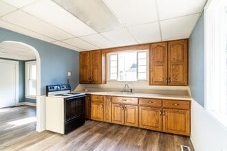 807 N Eaton St in Albion, MI - Building Photo - Building Photo