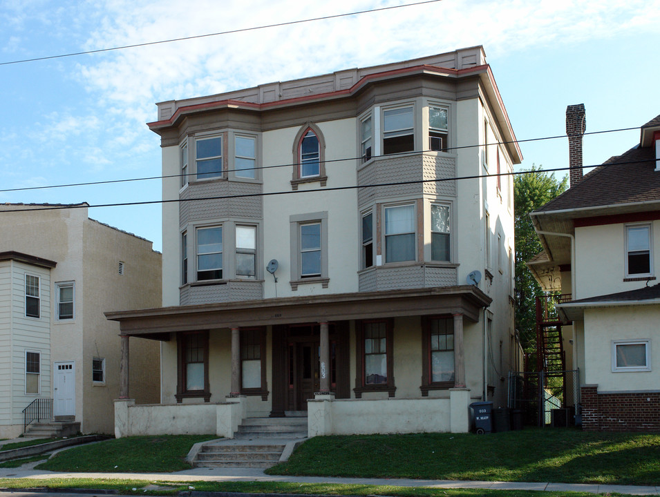 603 W Main St in Norristown, PA - Foto de edificio