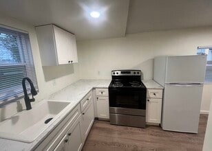 316 W Sherman St, Unit 1 in Hutchinson, KS - Building Photo - Building Photo
