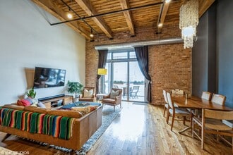 770 W Gladys Ave, Unit 503 in Chicago, IL - Building Photo - Building Photo