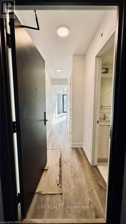 1-301 Jarvis St in Hamilton, ON - Building Photo