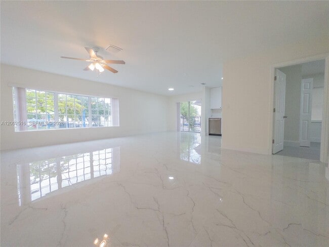 5400 NW 18th St in Lauderhill, FL - Building Photo - Building Photo