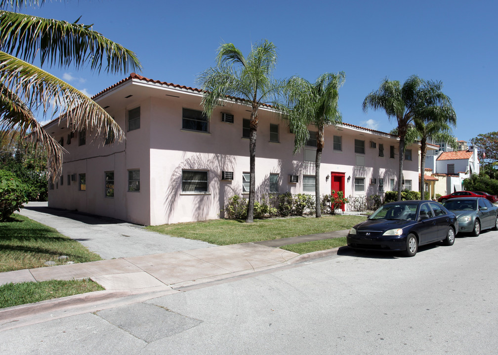 331 Madeira Ave in Coral Gables, FL - Foto de edificio