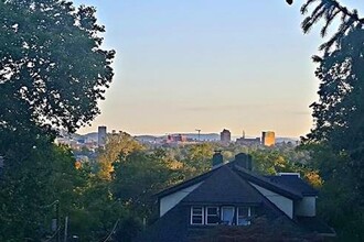 66 Larchmont Rd in Asheville, NC - Foto de edificio - Building Photo