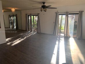 2700 S University Dr in Davie, FL - Building Photo - Building Photo