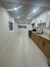 3608 W Valencia Dr in Fullerton, CA - Foto de edificio - Building Photo