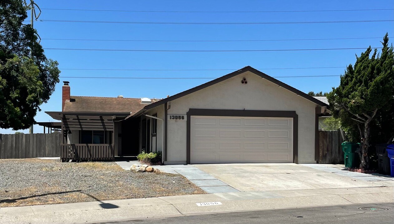 13056 C. de los Ninos in San Diego, CA - Building Photo